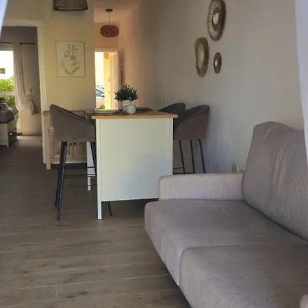 The Holes Lägenhet *