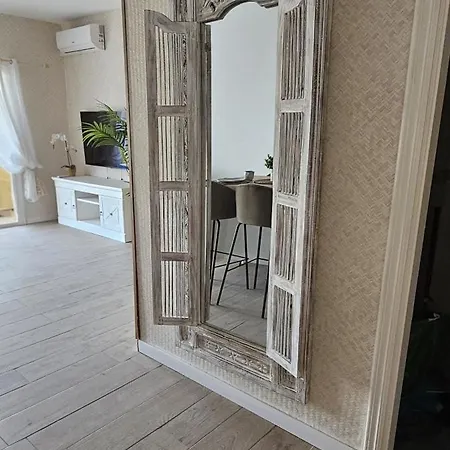 The Holes Lägenhet *